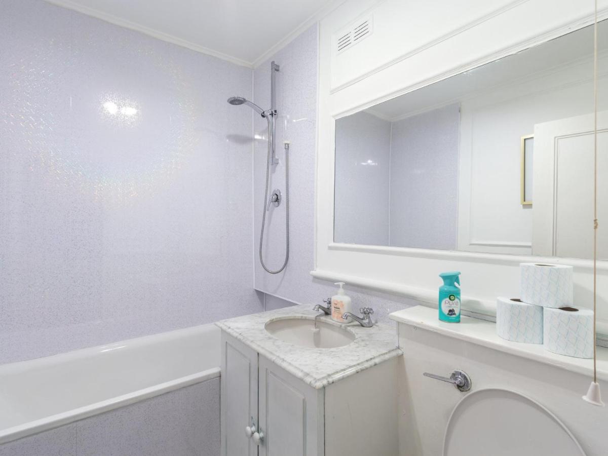 Appartamento Comfortable One Bed In Central Londra Esterno foto